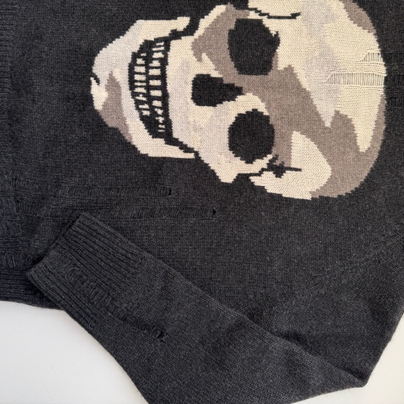 New condition women's SKULL CASHMERE crew sweater size small $250 - Picture 3 of 8